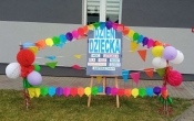 Plakat z napisem 