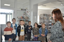Przywitanie uczniow klasy 2 a w bibliotece