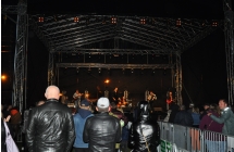 Punlicznosc, w tle scena