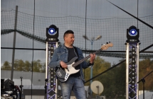Gitarzysta w trakcie wystepu