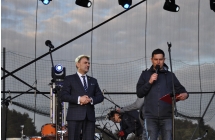 Dwaj mezczyzni na scenie