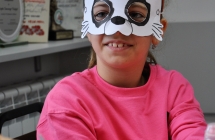 Dziewczynka w masce karnawalowej (2)